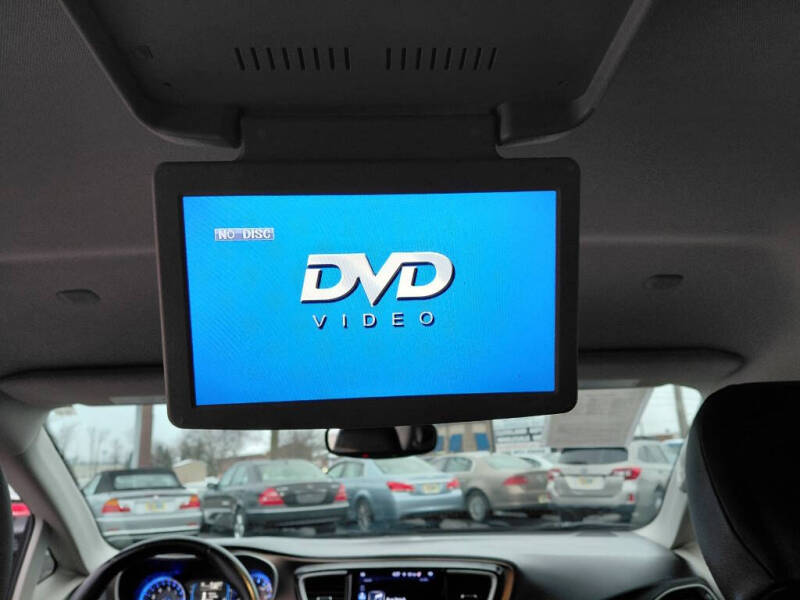 2017 Chrysler Pacifica Touring-L