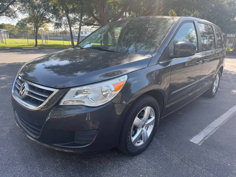 2011 Volkswagen Routan SE