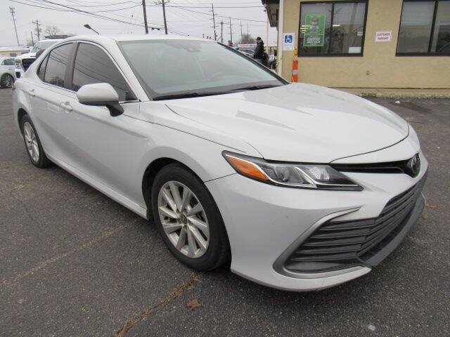 2022 Toyota Camry LE's photo