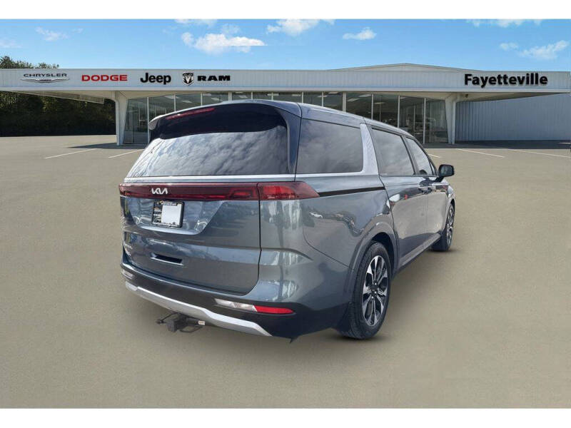 2024 Kia Carnival EX