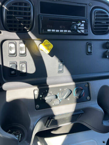 2015 Freightliner M2 106