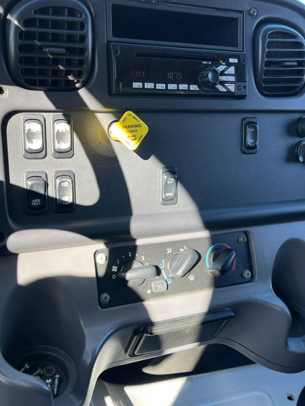 2015 Freightliner M2 106