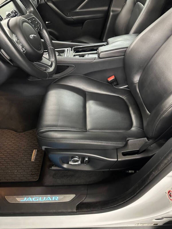 2020 Jaguar F-PACE 25t Premium