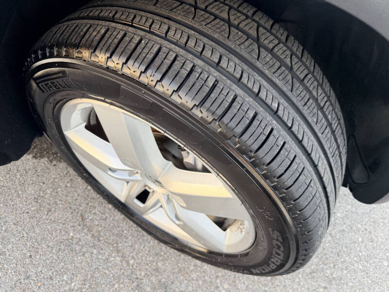 2014 Volkswagen Touareg V6 Sport