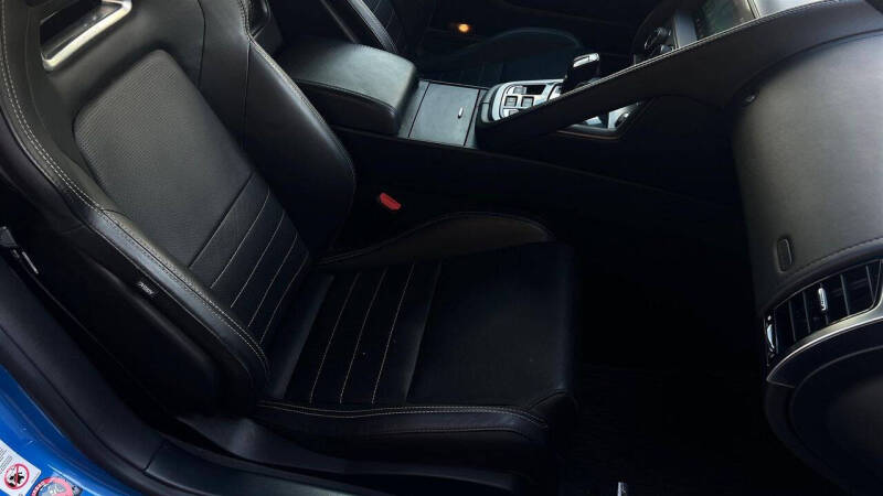 2019 Jaguar F-TYPE P300