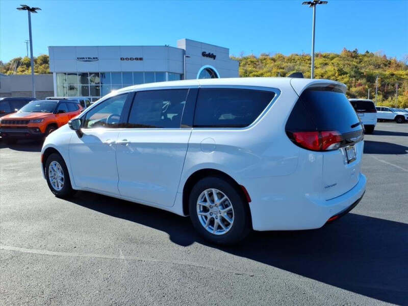 2026 Chrysler Voyager LX
