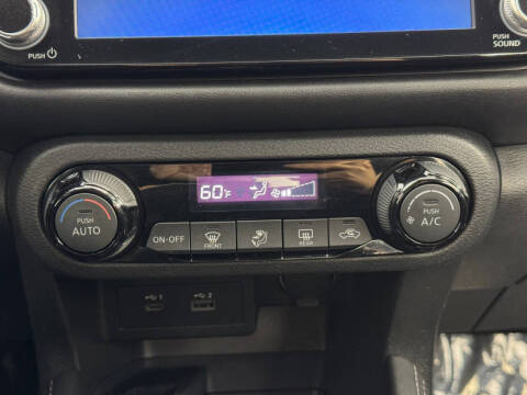 2022 Nissan Kicks SR