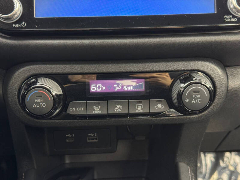 2022 Nissan Kicks SR