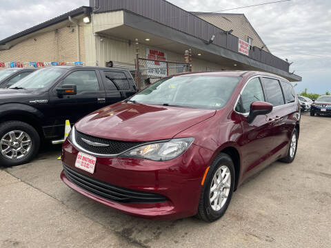 2017 Chrysler Pacifica for sale at Six Brothers Mega Lot in Youngstown OH