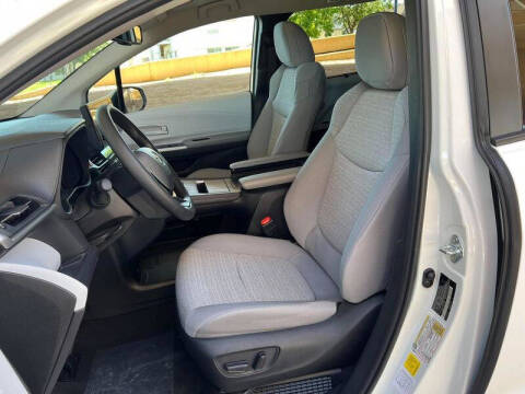 2026 Toyota Sienna LE 8-Passenger
