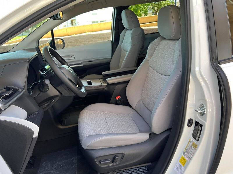 2026 Toyota Sienna LE 8-Passenger