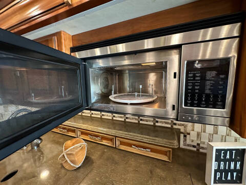 2015 Tiffin Allegro Bus 45’ 1.5 Bath, 450hp Dies