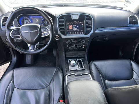 2017 Chrysler 300 Limited