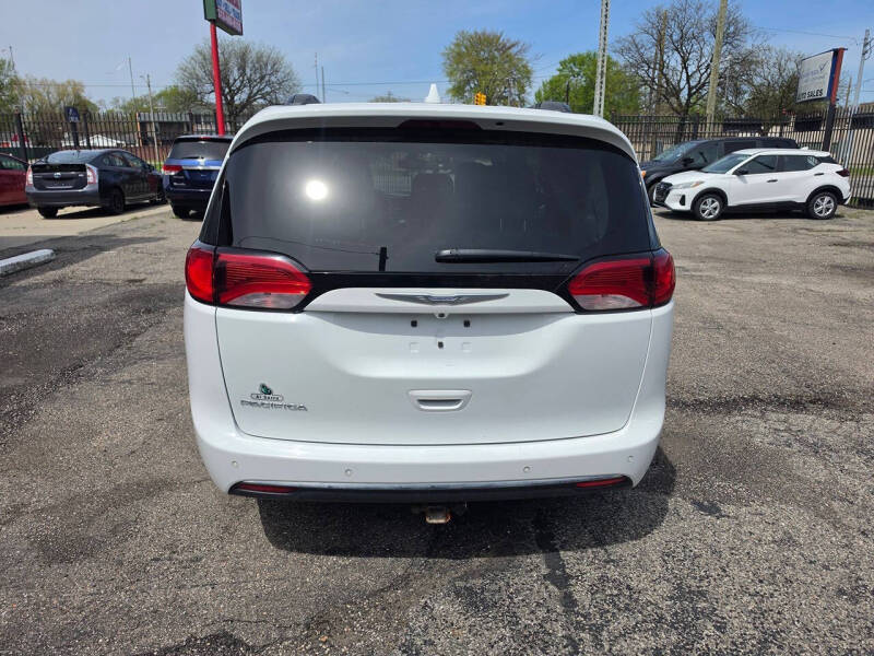 2017 Chrysler Pacifica Touring-L