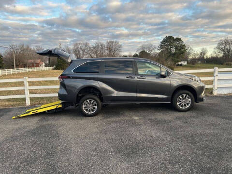 2025 Toyota Sienna LE 8-Passenger
