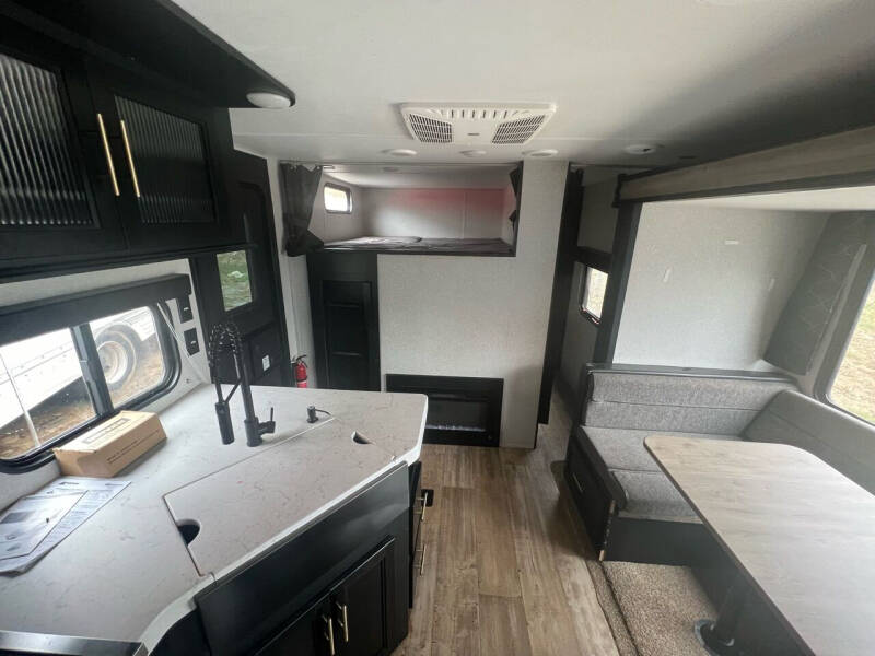 2022 CHEROKEE FOREST RIVER