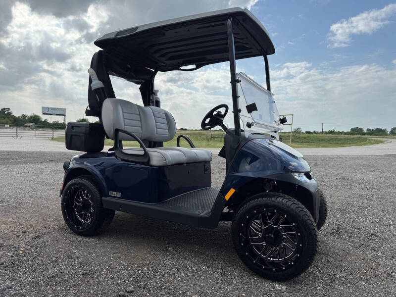2025 E-Z-GO Freedom RXV