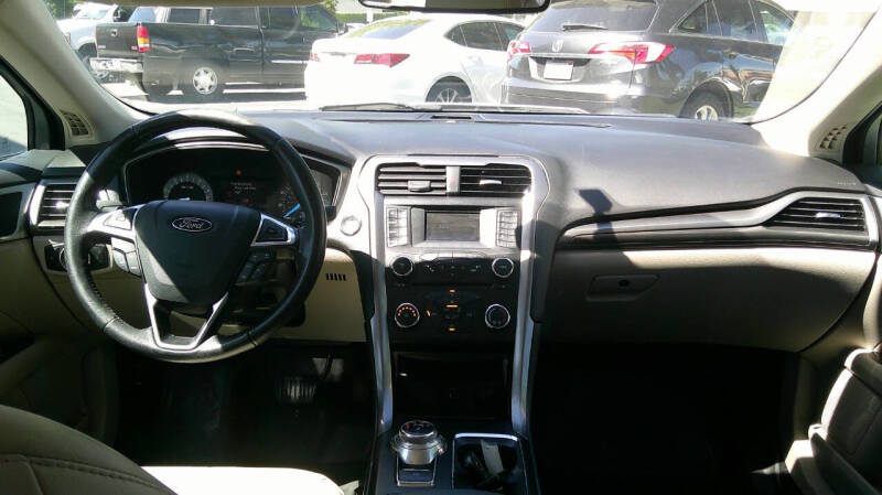 2017 Ford Fusion SE
