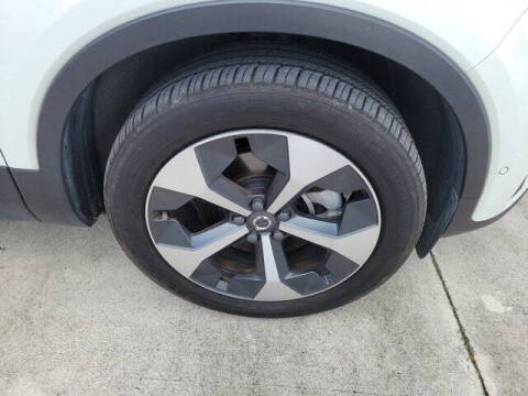 2024 Volvo XC40 B5 Plus Bright Theme