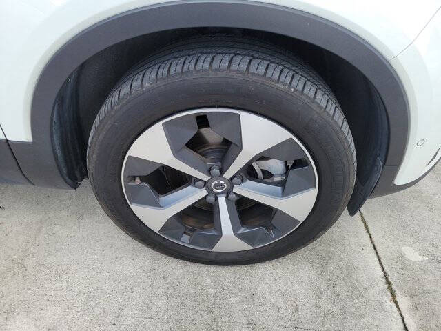 2024 Volvo XC40 B5 Plus Bright Theme