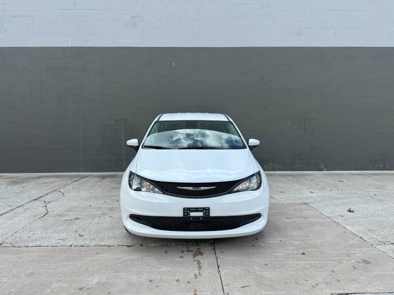 2023 Chrysler Voyager LX