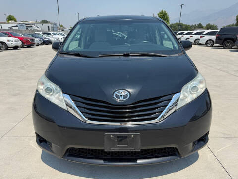 2017 Toyota Sienna LE 8-Passenger
