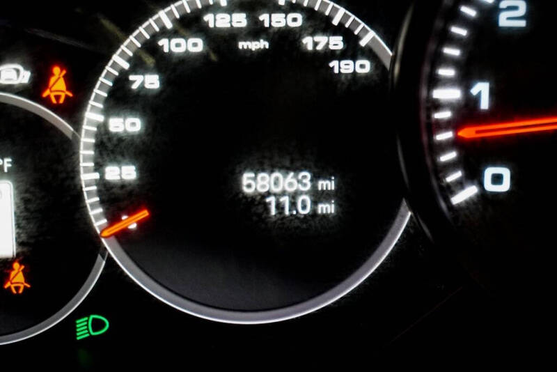 2022 Porsche Panamera 4 Platinum Edition