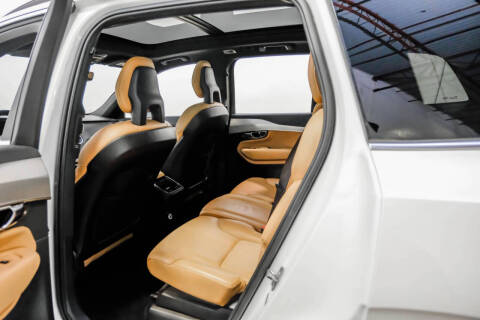 2017 Volvo XC90 T6 Momentum