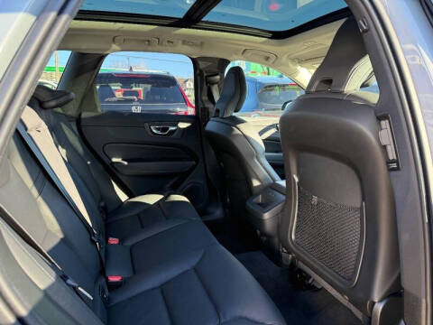 2025 Volvo XC60 B5 Plus Dark Theme