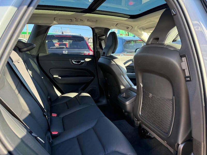 2025 Volvo XC60 B5 Plus Dark Theme