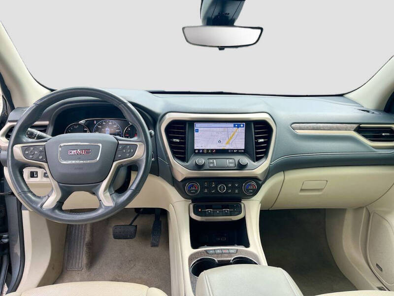 2022 GMC Acadia Denali