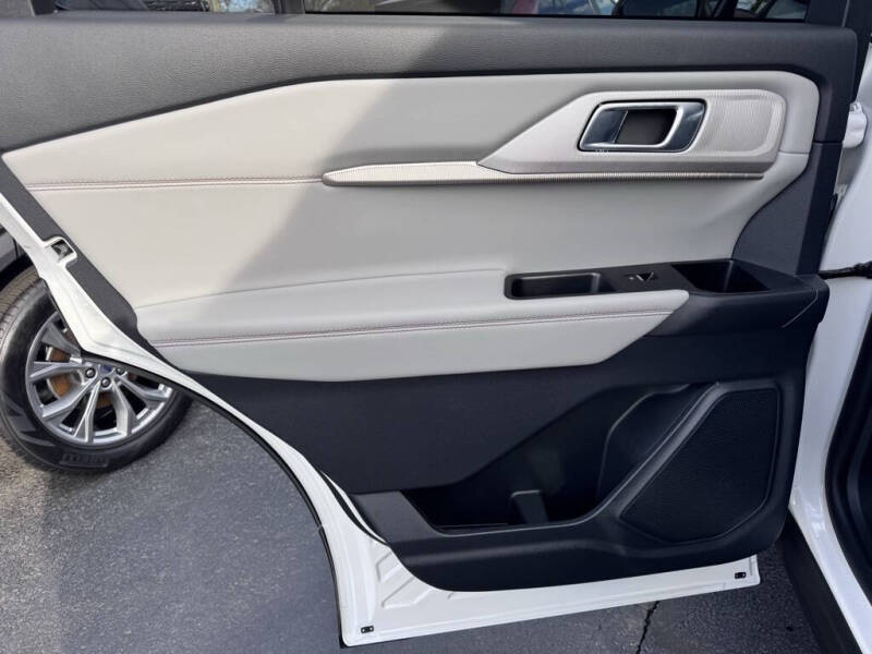 2025 Ford Explorer Active