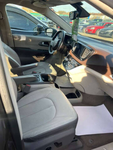 2017 Chrysler Pacifica Touring-L Plus