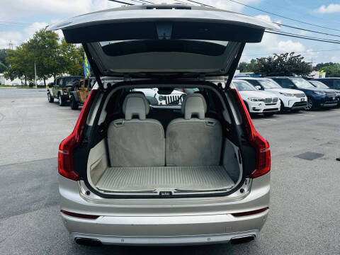 2016 Volvo XC90 T6 Momentum