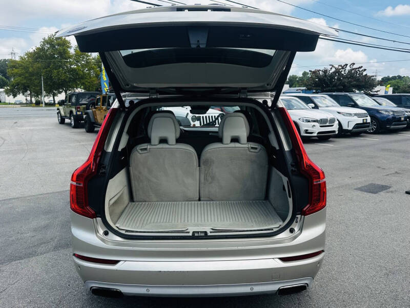 2016 Volvo XC90 T6 Momentum