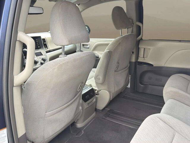 2019 Toyota Sienna LE 8-Passenger