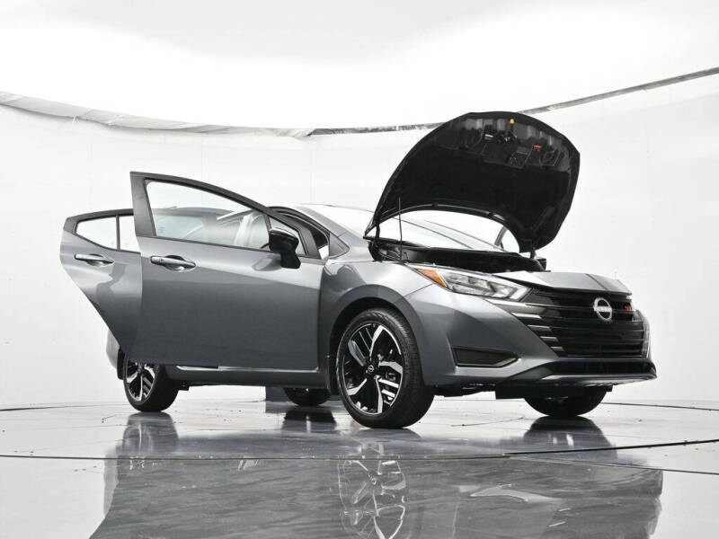 2025 Nissan Versa SR