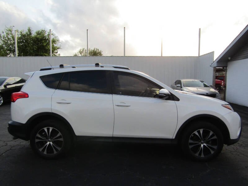 2015 Toyota RAV4 null photo 4