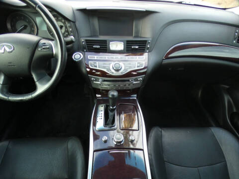 2017 Infiniti Q70 3.7