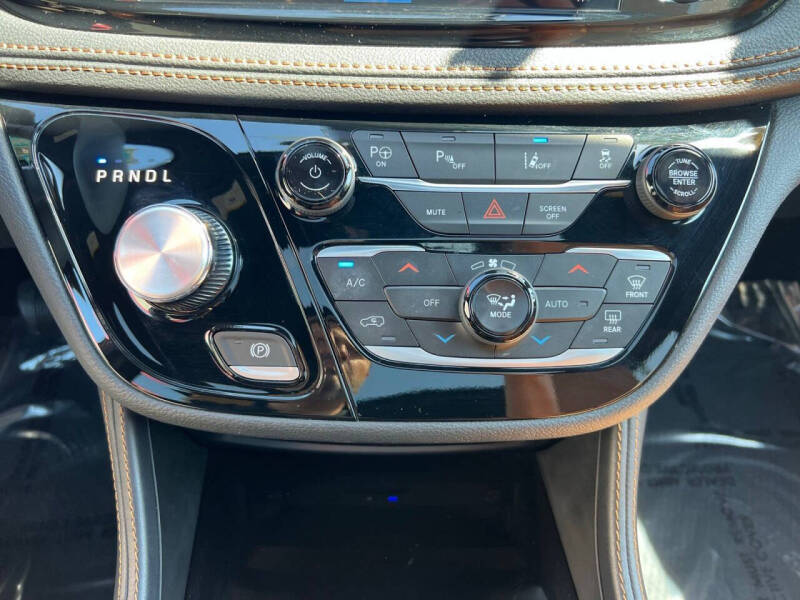 2023 Chrysler Pacifica Plug-In Hybrid Pinnacle