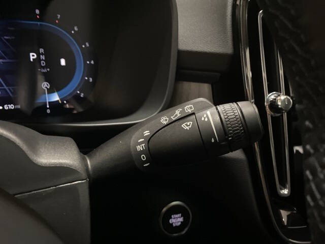 2025 Volvo XC40 B5 Plus Bright Theme