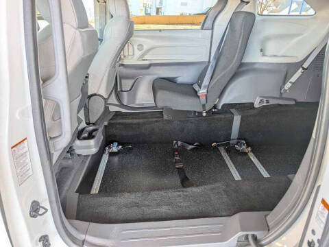 2025 Toyota Sienna LE 8-Passenger