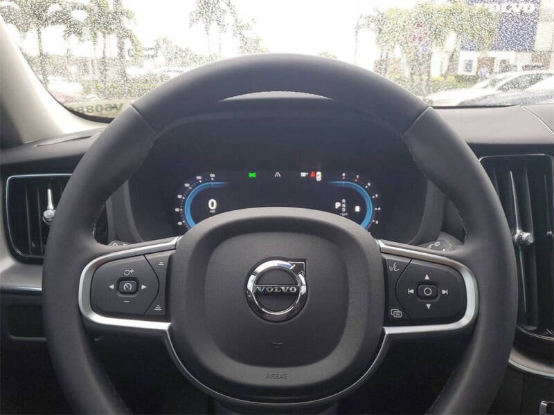 2025 Volvo XC60 B5 Core Dark Theme