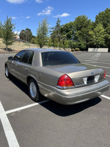2002 Ford Crown Victoria LX