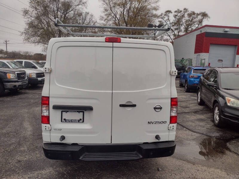 2019 Nissan NV Cargo SV photo 6