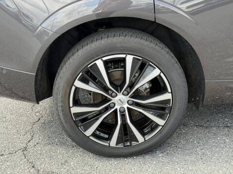 2023 Volvo XC60 B5 Plus Dark Theme