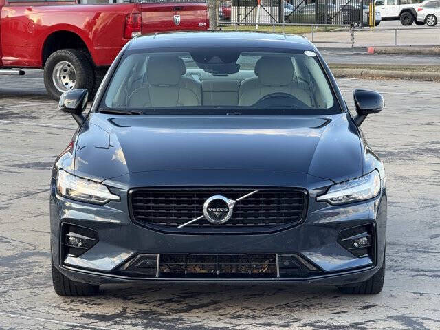 2022 Volvo S60 B5 Momentum