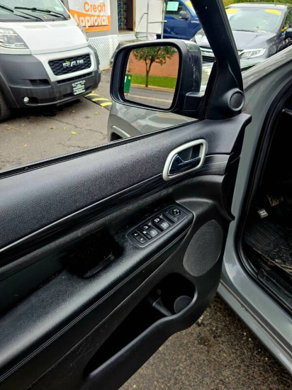 2019 Jeep Grand Cherokee Laredo E