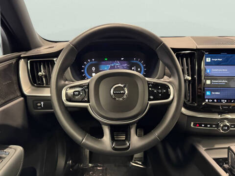 2022 Volvo XC60 B6 R-Design