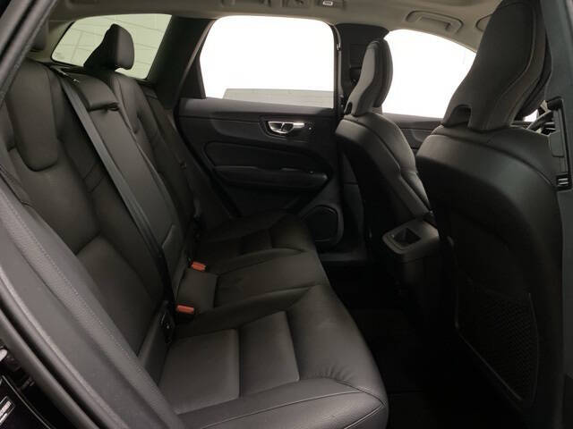 2025 Volvo XC60 B5 Plus Dark Theme